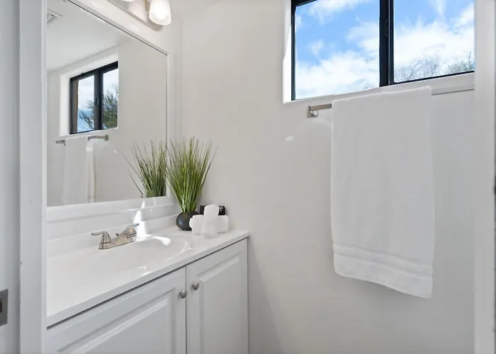 Holiday home Foothills Oasis Heated Poolhottub Stunning Views
