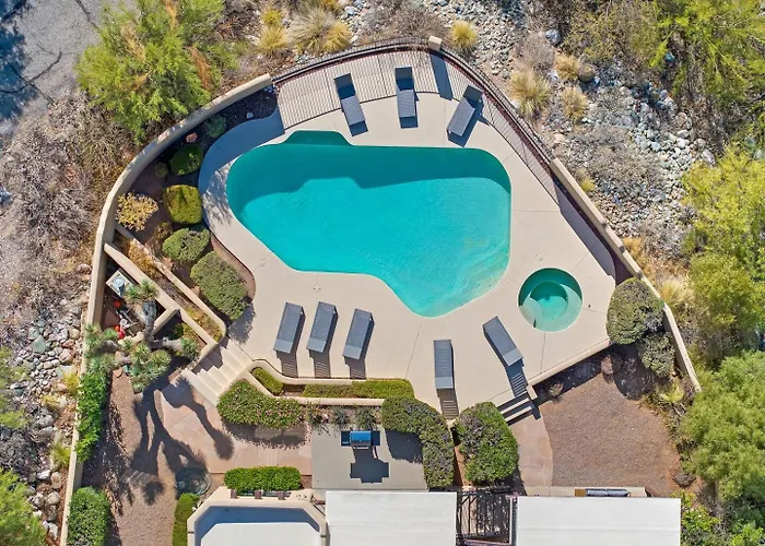 Foothills Oasis Heated Poolhottub Stunning Views Holiday home *